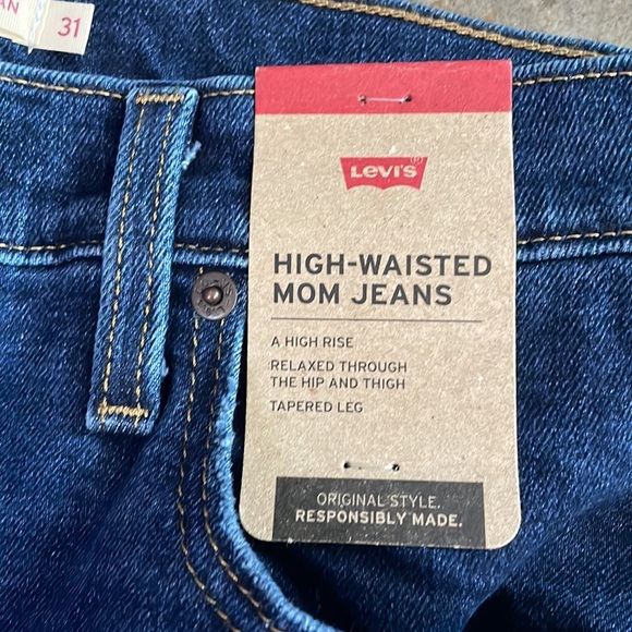 Levi’s Mom Jeans- High Rise in Winter Cloud #hostpick - Picture 3 of 9